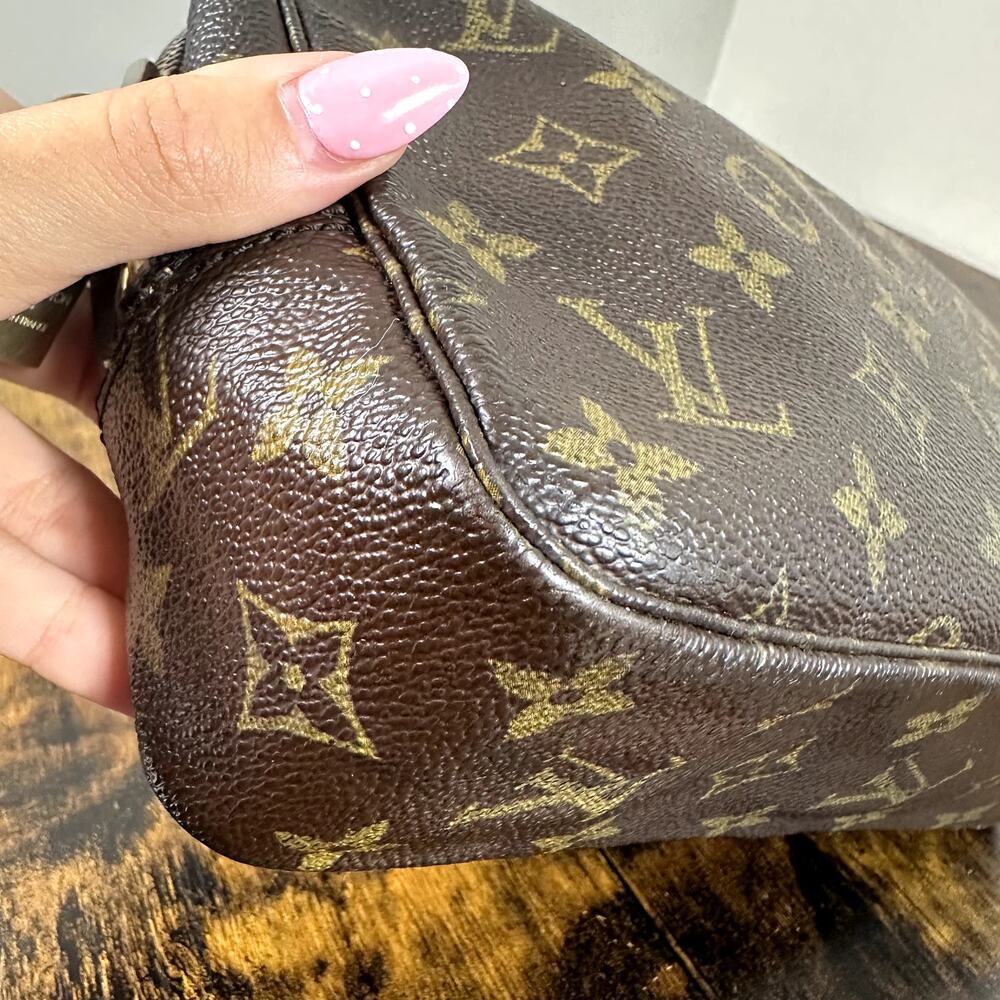 Louis Vuitton Trousse Toilette 23 Monogram Cosmetic Bag - Picture 11 of 16